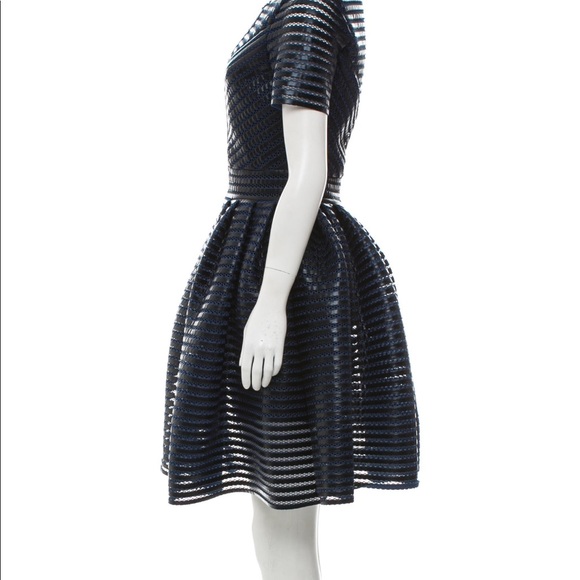 Dresse - Picture 3 of 3